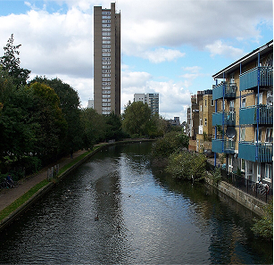 canalside dining